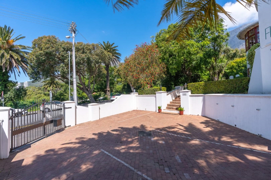 14 Bedroom Property for Sale in Oranjezicht Western Cape